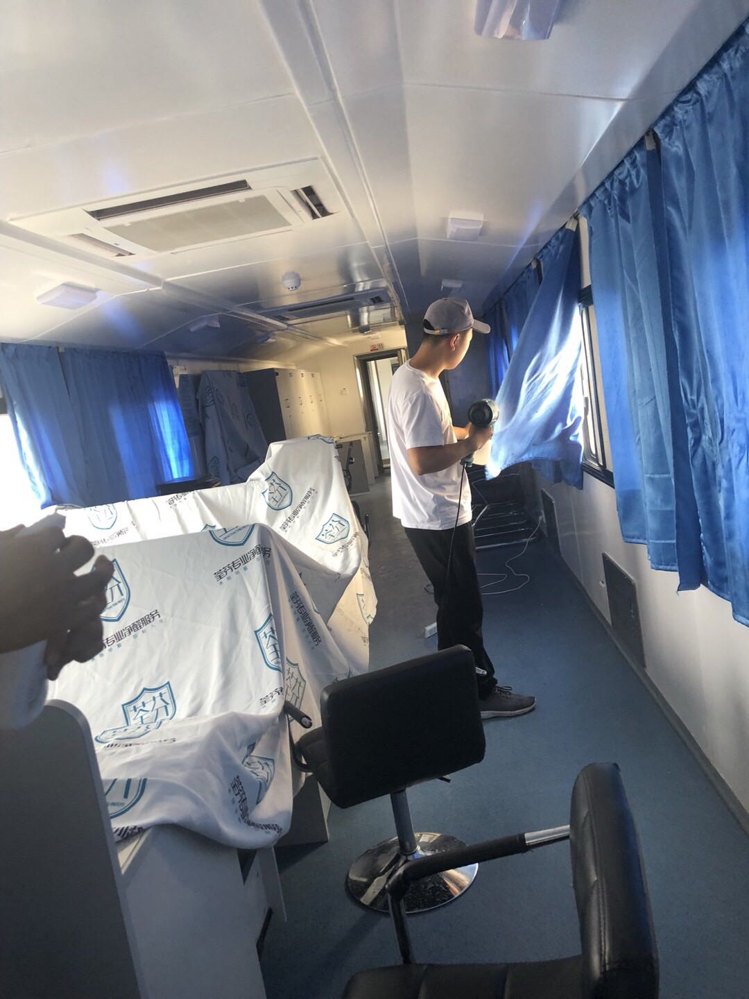 車內(nèi)窗簾全方位噴涂施工 車內(nèi)窗簾全方位噴涂施工